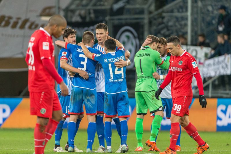 Freunde nach dem ersten Heimsieg