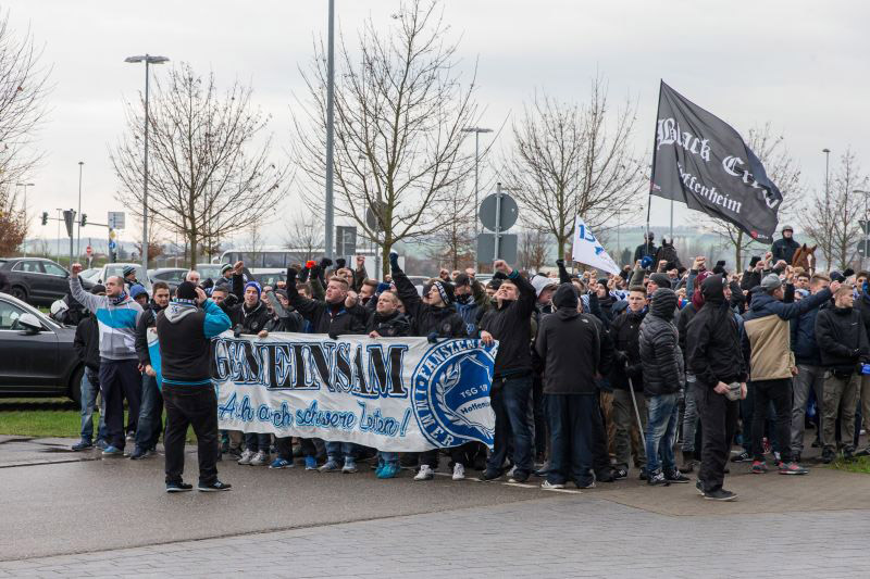 Gemeinsamkeit domonstrierten die Hoffe-Fans vor der Partie