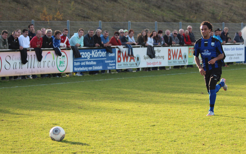 Bruno Martins de Sousa Silva enteilt seinen Gegenspieler