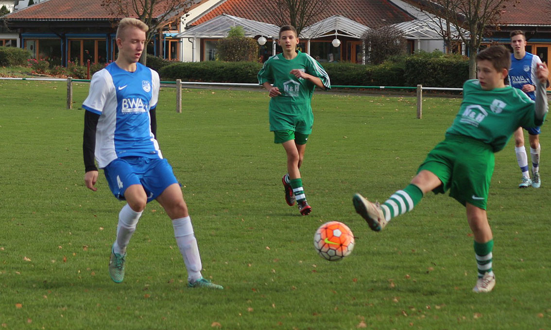 Luca Schinkmann im Zweikampf