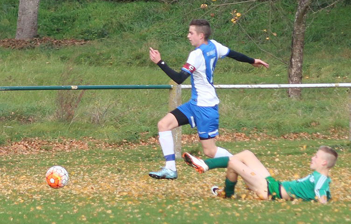 Philipp Öhler enteilt seinem Gegenspieler