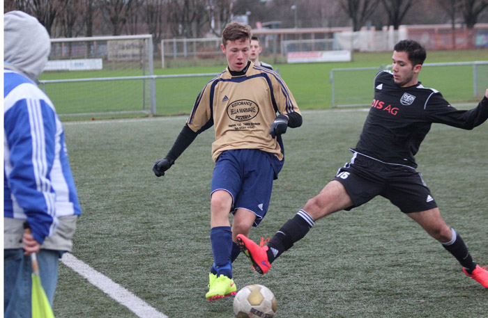 Dustin Brunner (links) leitet einen Angriff ein.