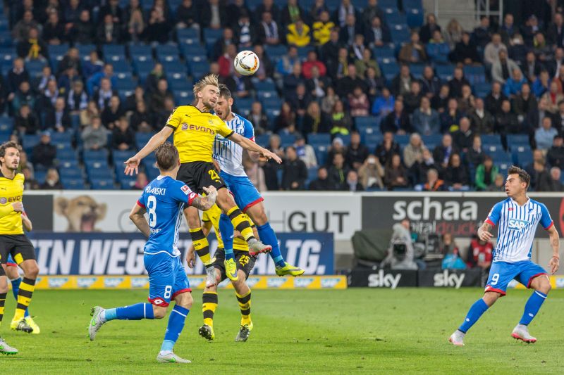 Packendes Kopfballduell