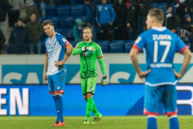 Niklas Süle, Oliver Baumann und Steven Zuber (v.l.) nach dem Abpfiff