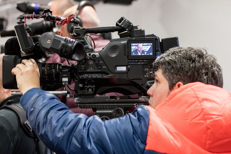 Manager Rosen im Kamera-Fokus