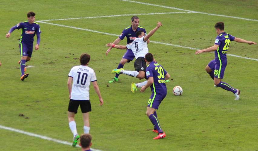 ... zu Fall gebracht. Der fällige Elfmeterpfiff blieb aus.