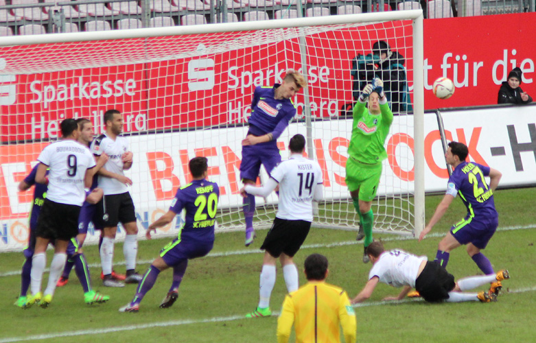 ... die jedoch oft vom Keeper geklärt wurden