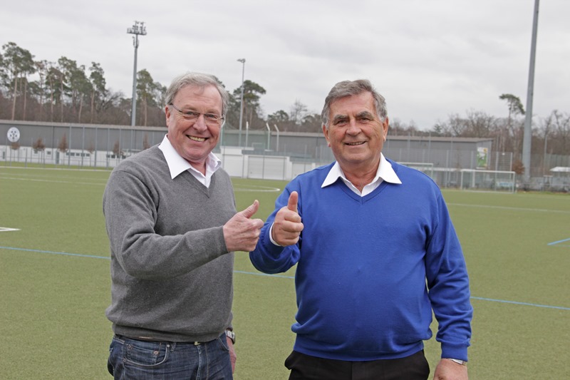 Die Vorsitzenden Dietmar Pfähler (Anpfiff ins Leben e.V.) und Willi Kempf (FC-Astoria Walldorf) freuen sich auf den Oster Cup