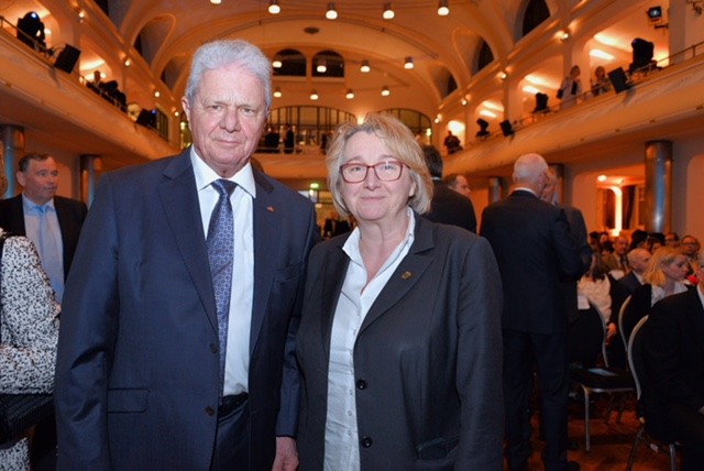 Dietmar Hopp und Theresia Bauer