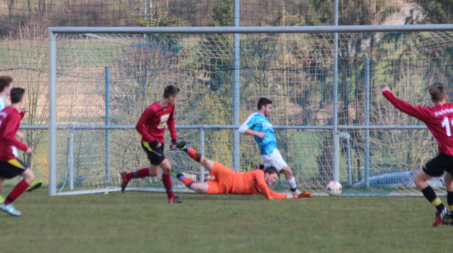 ... mit 2:0 in Führung. Der gegnerische Keeper in chancenlos.