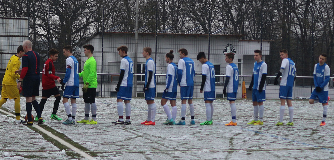 Kreisligaauftakt auf schneebedecktem Untergrund