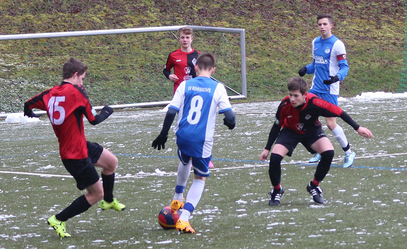 Nils Reißfelder (Nr.8) beim Dribbling