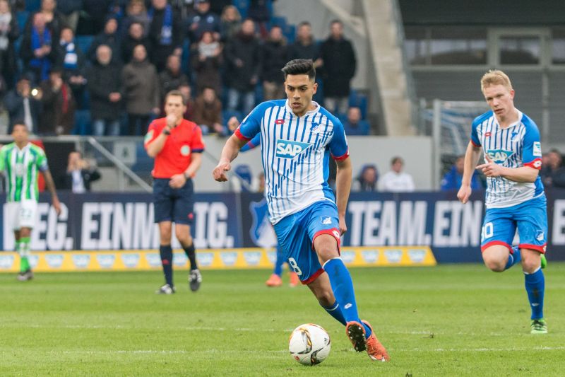 Nadiem Amiri mit Offensivdrang, rechts Philipp Ochs