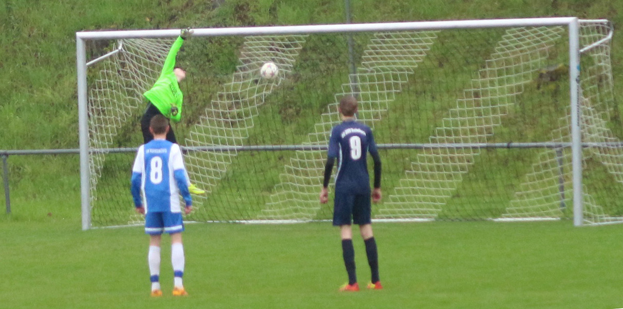 Die SG verkürzt per Freistoß aus 40 Meter auf 1:2