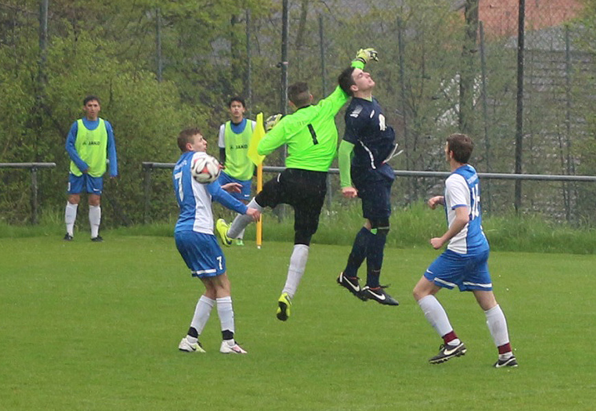 Unübersichtliche Szene, die zum 2:2 Ausgleich führt