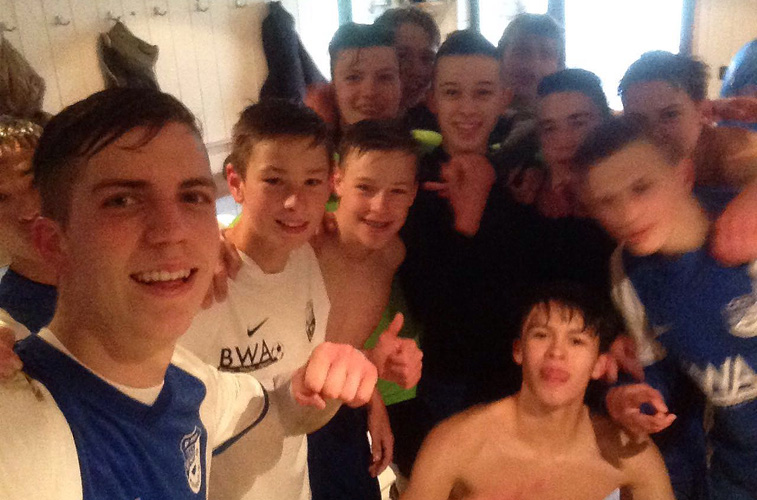 Ausgelassene Siegesfeier in der Spielerkabine