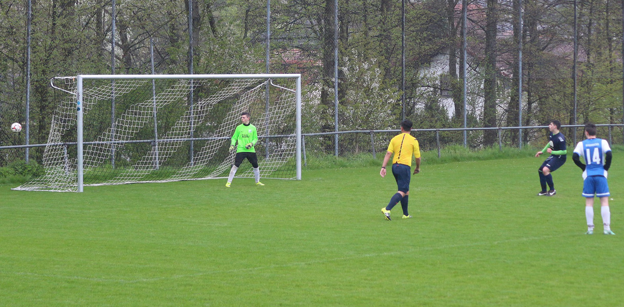 Die Gastgeber vergeben einen Strafstoß