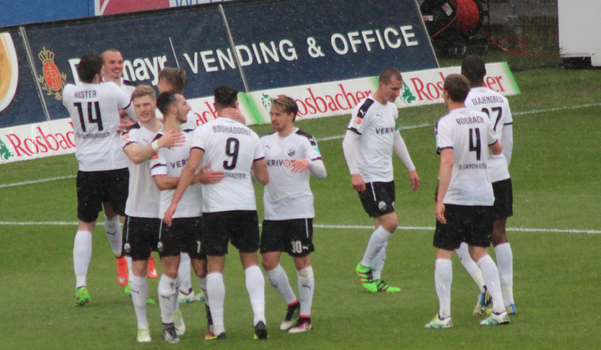 Torjubel bei den Gastgebern