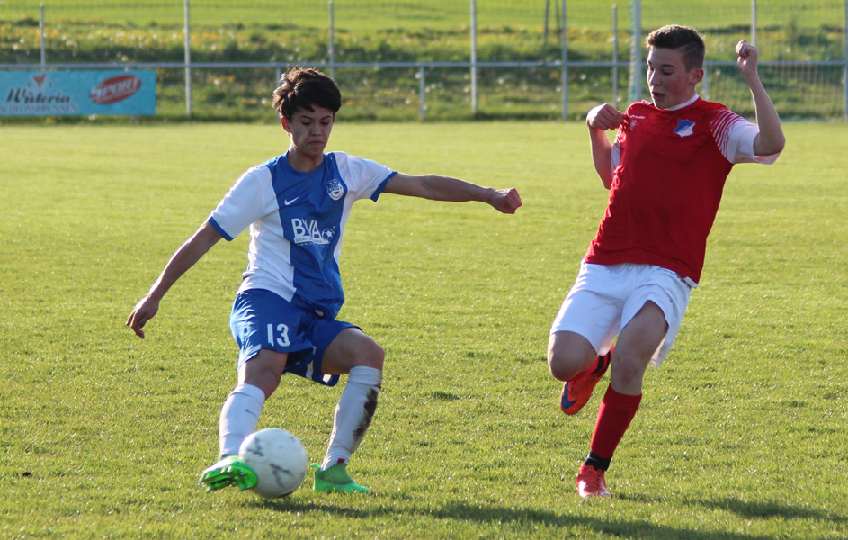 Jan-Gabriel Dewald beim Torschuss
