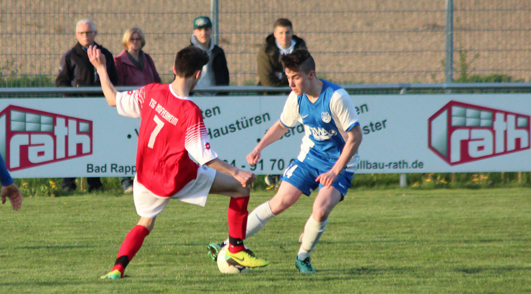 Michael Rohfleisch versucht an Hoffenheims Alihan Kan vorbei zu ziehen
