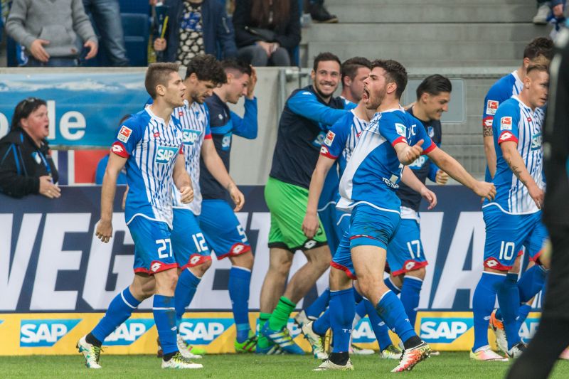 Kevin Volland brüllt seine Freude über den erzielten Treffer in Richtung Fankurve