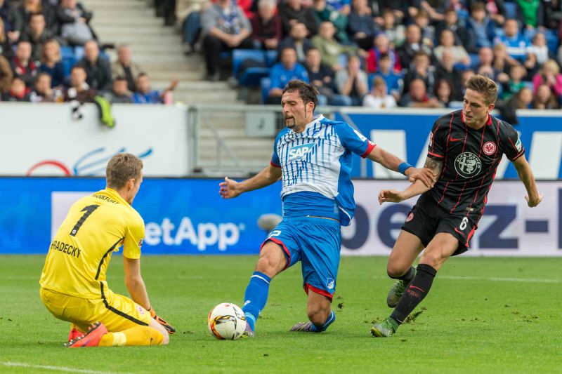 Kevin Kuranyi scheitert in aussichtsreicher Position vor dem Eintracht-Tor
