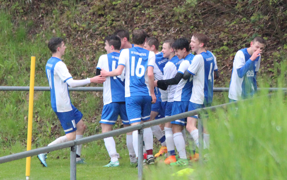 Ausgelassener Torjubel beim SV