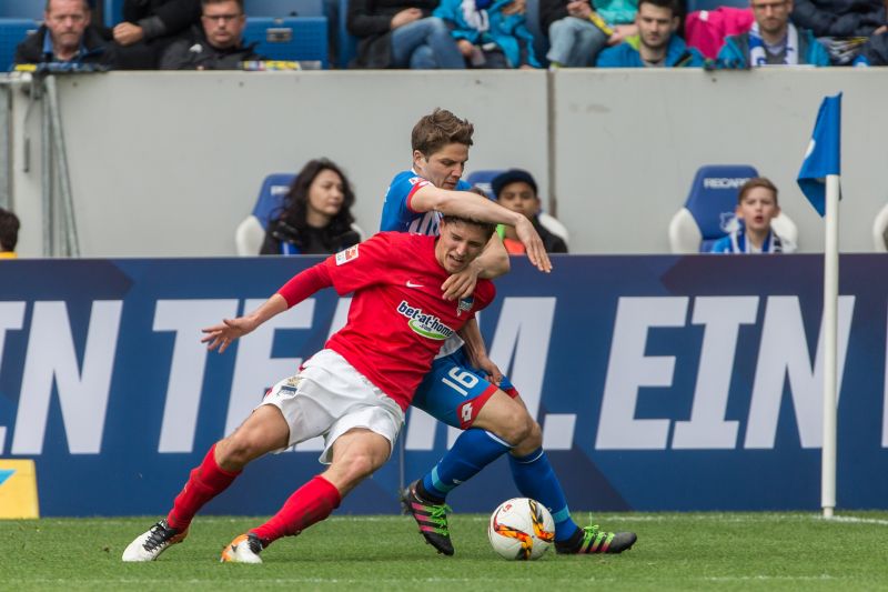 Kapitän Pirmin Schwegler (im Hintergund) war erstmals wieder an Bord