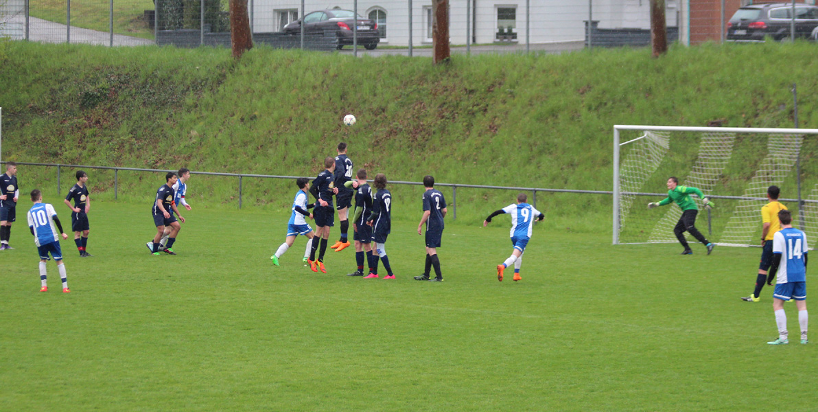 ... per Freistoß zum 3:2 Siegtreffer