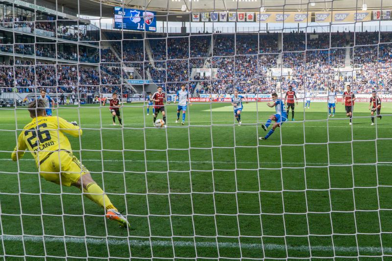 Andrej Kramaric scheitert vom Elfmeterpunkt an Keeper Örjan Nyland