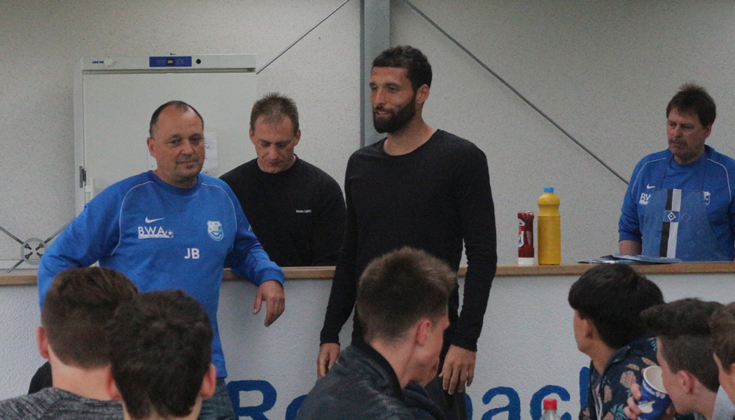 Kevin Kuranyi und Jürgen Bauer im Gespräch mit den Jugendlichen