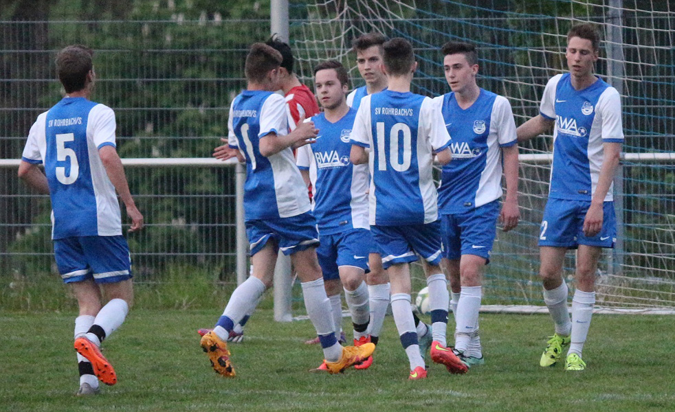 Jubel und Freude bei Rohrbachs B-Junioren nach dem verdienten Heimerfolg