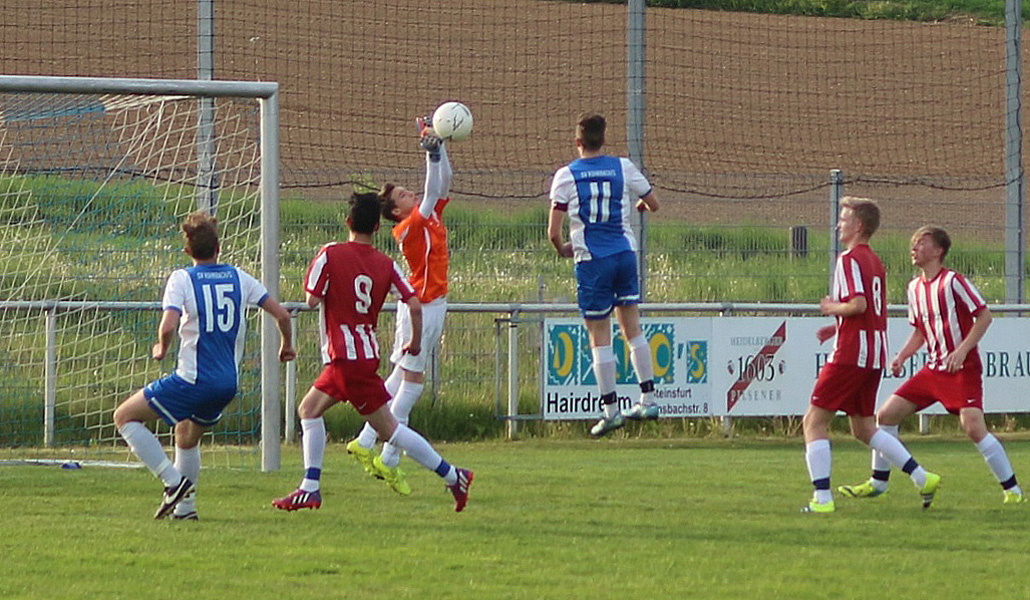 Rohrbachs Stürmer Philipp Öhler kommt um Bruchteile zu spät