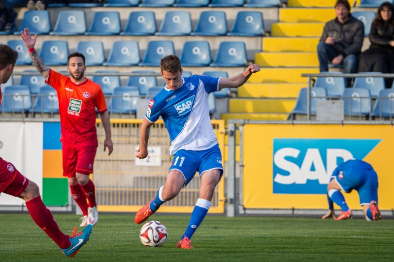 Janik Haberer beim Torschuss