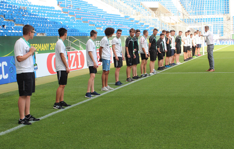 In Reihe und Glied folgte man den Anweisungen