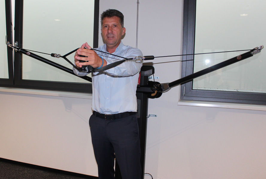 Auch Präsident Hofmann lässt die Muskeln spielen