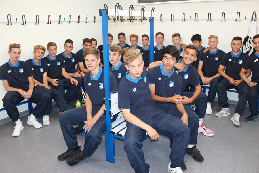 Nachwuchstalente in einer der neuen Umkleidekabinen