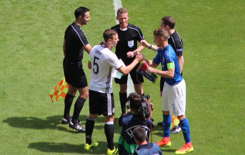 Platzwahl vor dem Anpfiff