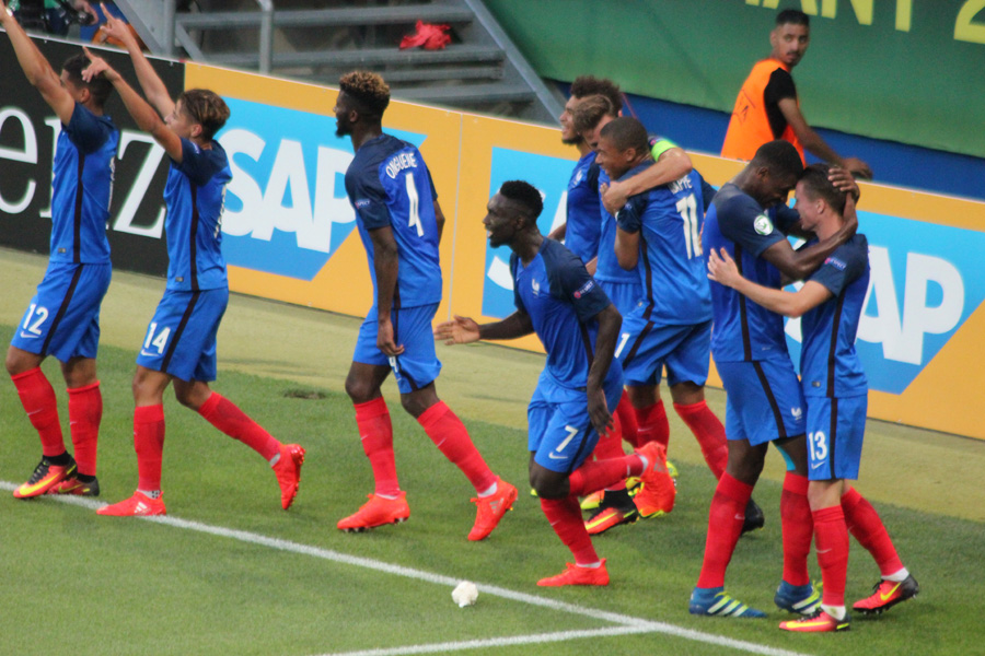 Torjubel der Franzosen nach der frühen Führung