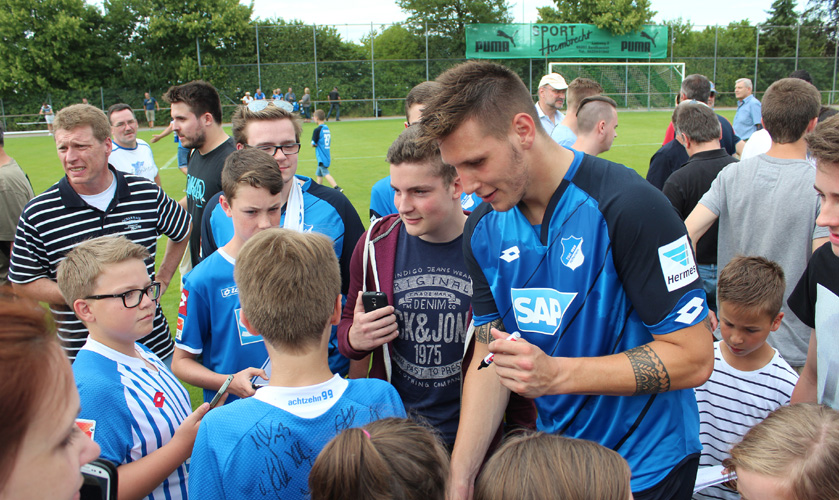 Autogramme von Niklas Süle war besonders gefragt