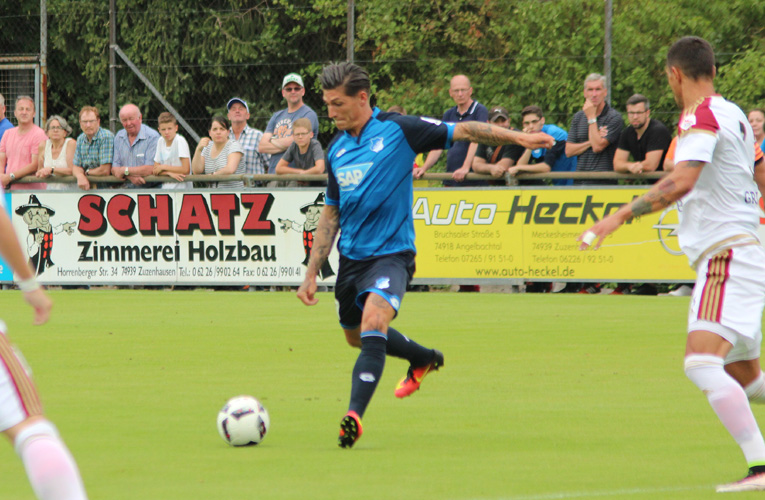Steven Zuber beim Torschuss