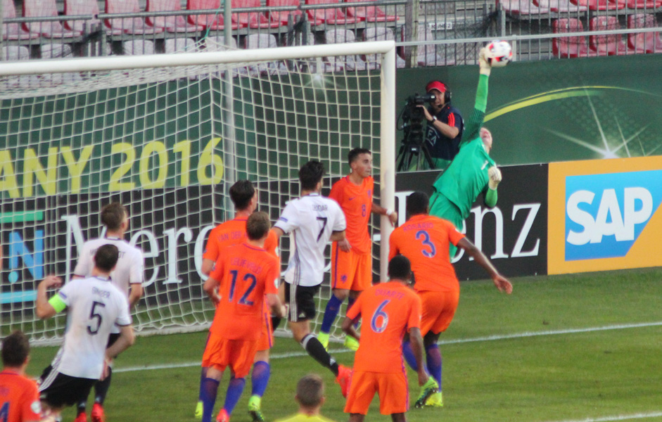 Power-Play vor dem Oranje-Tor
