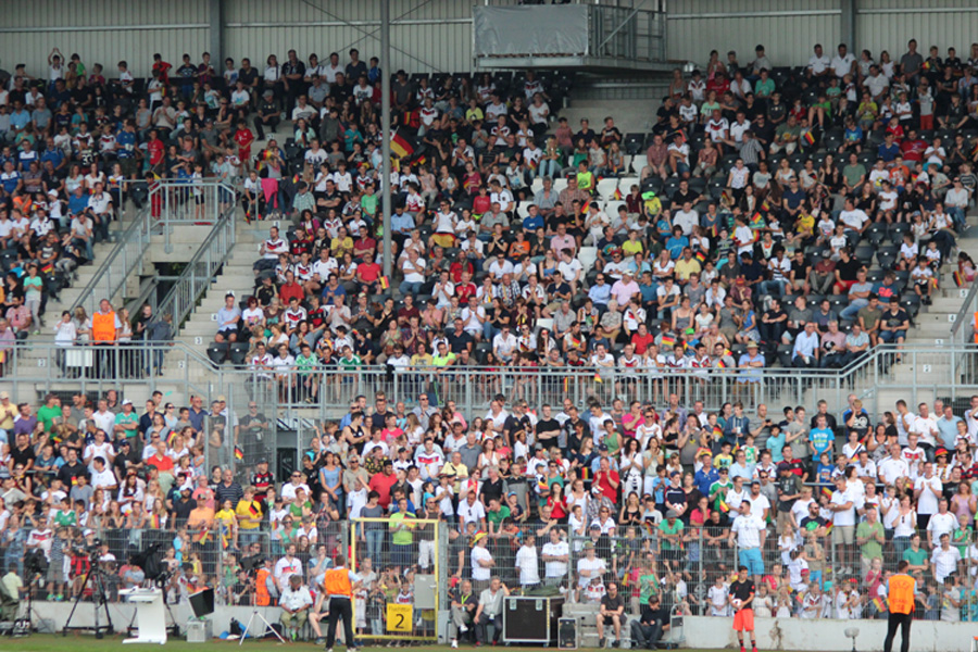 Tolle Länderspielstimmung in Sandhausen
