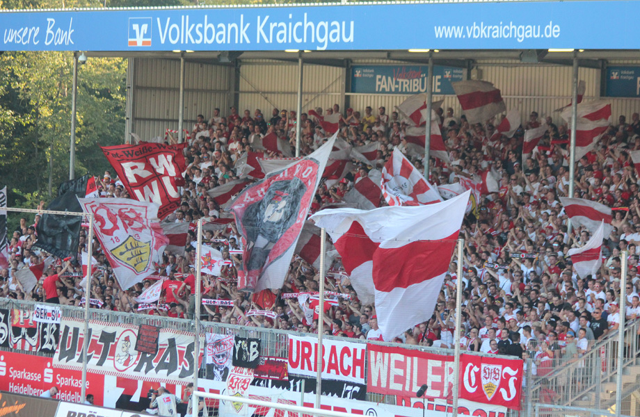 Jubel bei den 6.000 VfB-Fans ...