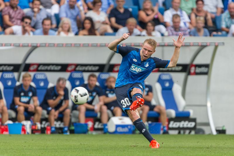 Philipp Ochs mit Offensivaktion