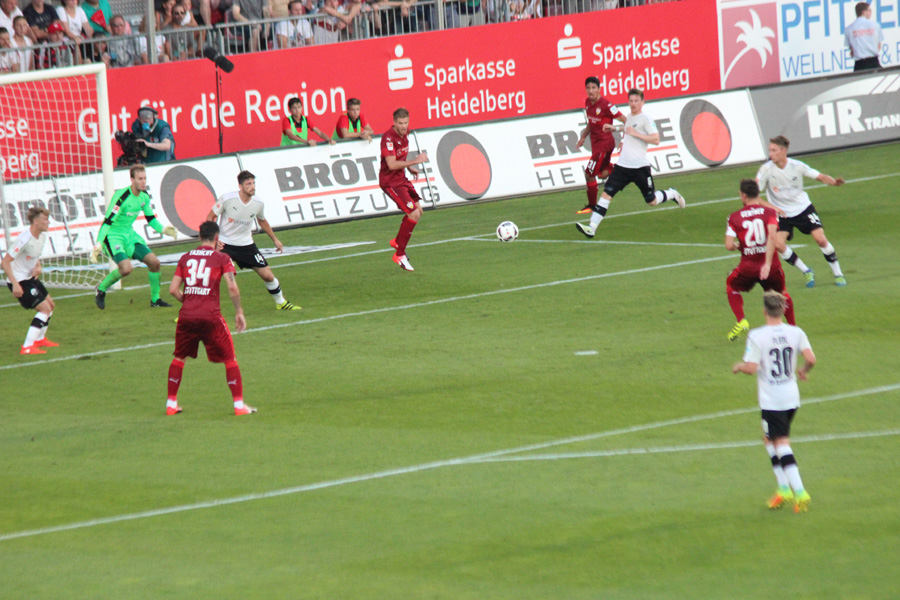 Christian Gentner erhöht freistehend auf 2:0