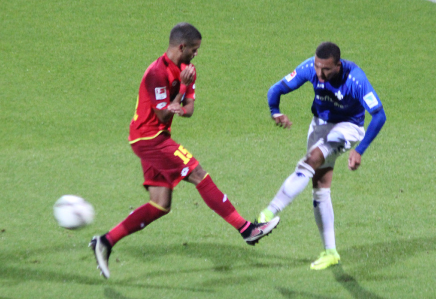 Toljan (li.) kommt hier zu spät