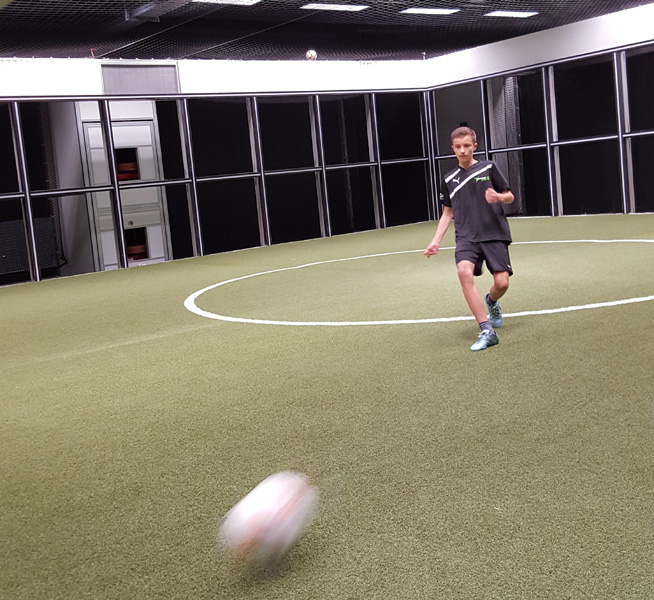 Jonas mit perfektem Passspiel