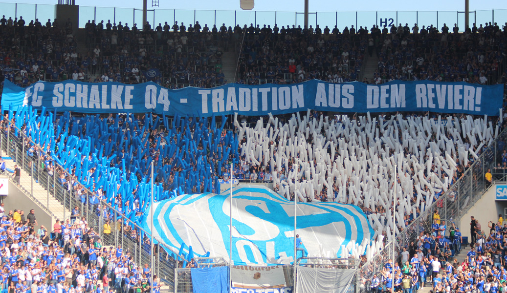Tolle Choreographie der Schalker vor Spielbeginn