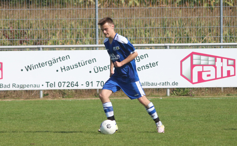 Aaron Schüle treibt den Ball nach vorn